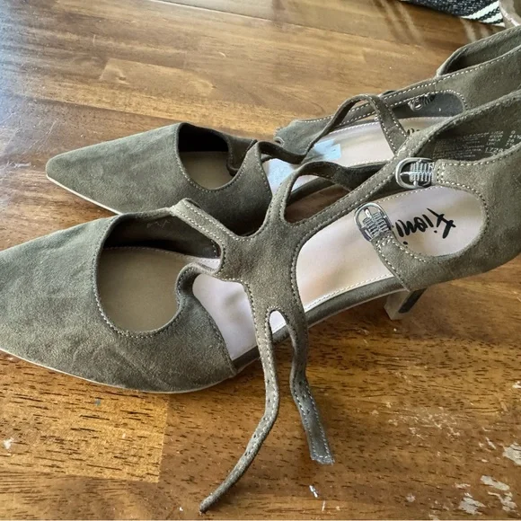 Fioni Olive Green Women's Heels - Picture 2 of 4